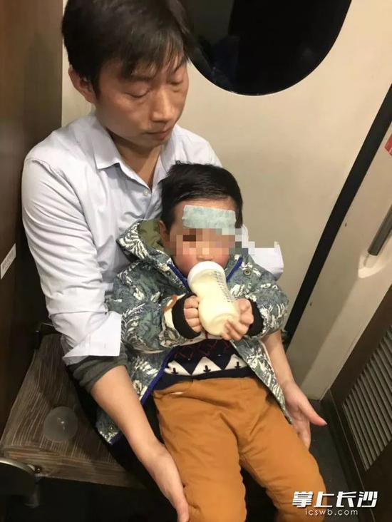 张爱民教授当起临时妈妈