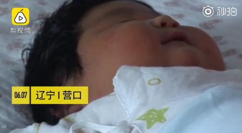 女子产下13.5斤重女婴:生产时体重230斤
