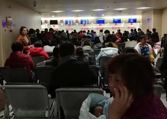 △流感季到来,医院人满为患