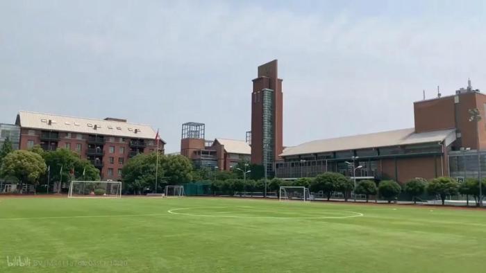 图片截图自B站一颗小心心-《奖金30万RMB一年的国际学校里面长什么样子?》
