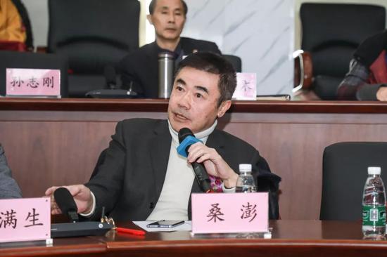 北京留学服务行业协会会长桑澎在关注留学人员人身安全的同时,特别强调了心理安全和学术安全的重要性。