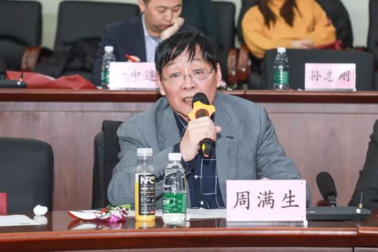 中国教育发展战略学会副会长兼学术委员会常务副主任周满生认为,课程教材应增加留学所在国的国情、私德标准,以及留学生生活关系密切的内容。