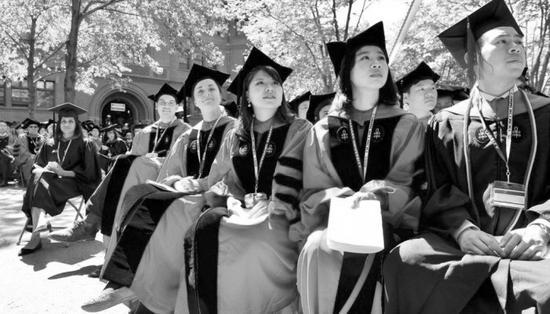 图片说明:美国曾是中国学生出国留学的首选,目前耶鲁大学约有800名中国学生就读。