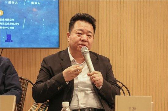全国政协常委、中国作家协会副主席、作家邱华栋