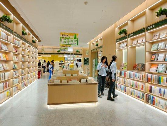 (句象书店实景照片)