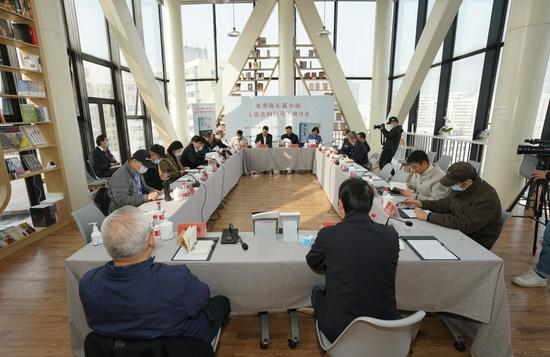 “朱秀海长篇小说《远去的白马》研讨会”在北京出版集团“想心空间”举办