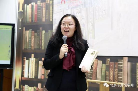 清华大学图书馆副馆长张秋主持本次活动