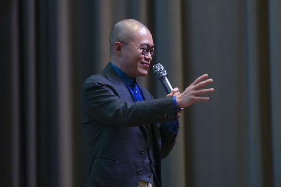 “看理想”策划人、评奖办公室负责人梁文道(图片来自理想国)