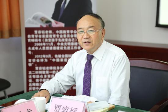 贾容韬提出“改变孩子先改变自己”的理念指导了几千个家庭