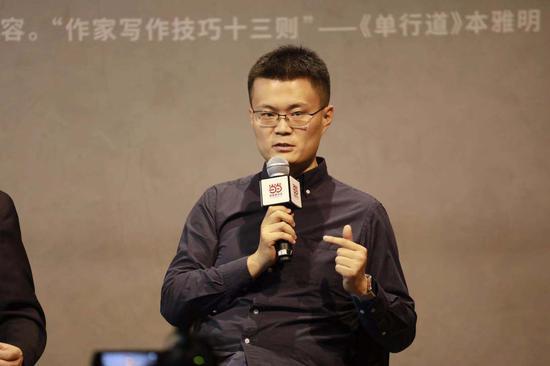 李松蔚从专业的角度分析了抑郁症与工作压力之间的关系,分享了调节心理压力、生活节奏的技巧