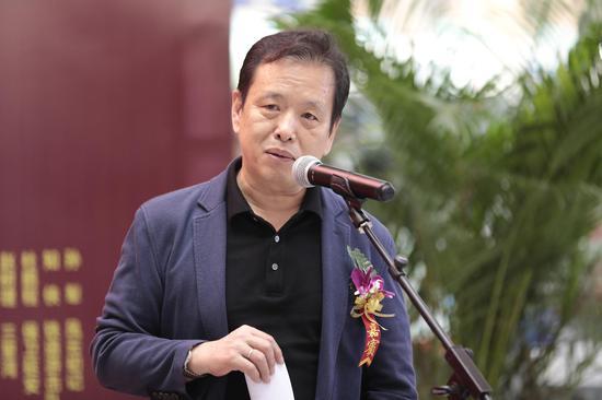 中国作协副主席李敬泽发言