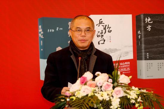 湖南文艺出版社社长曾赛丰发言