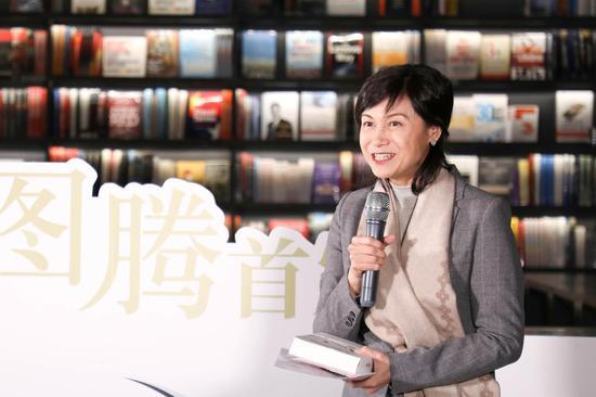 李潘认为,《天鹅图腾》的可贵之处在于,它教会我们直面生命里必然有的种种困境。