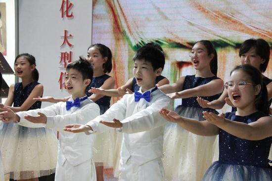 石景山实验小学唱诗团合唱《书湖阴先生壁》《梅花》