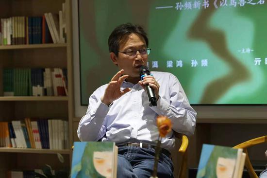李洱谈到,《以鸟兽之名》处理的主题非常复杂,有两个故乡的概念