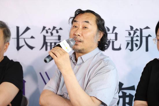 张清华称赞:“《回响》的触及面非常广阔、精微、细腻,这是东西的利害之处。”