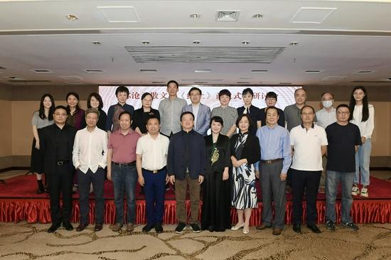 苏沧桑散文集《纸上》首发式暨研讨会嘉宾合影