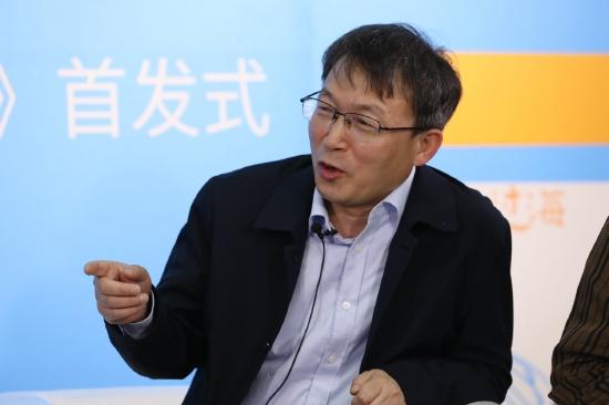 李洱认为石一枫的写作注重故事性
