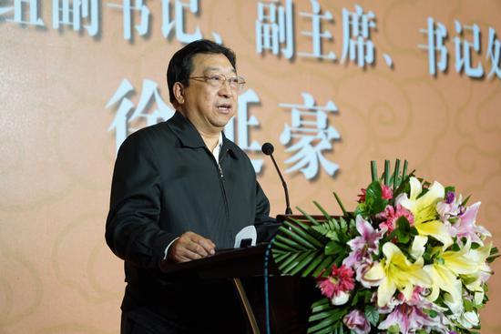 中国科协党组副书记、副主席、书记处书记徐延豪致辞