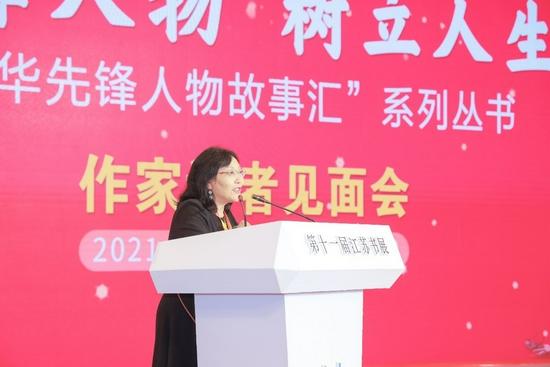 作家谢倩霓