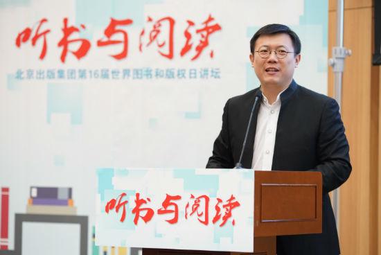 新华社记者、出镜评论员杰文津发言
