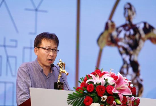 李洱发表获奖感言 摄影:陈辉