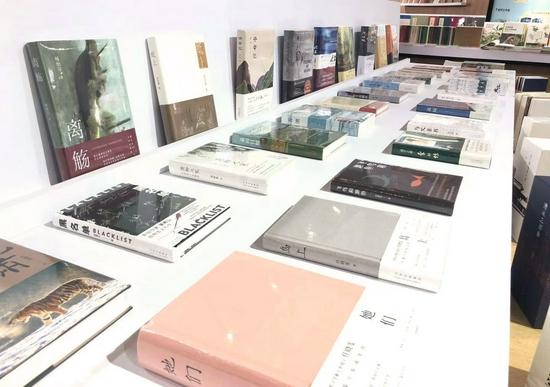 北京十月文艺出版社重点带来《离殇》《纸上》等重磅新书