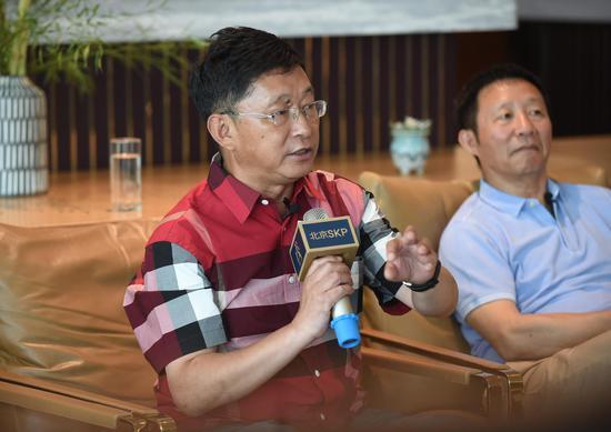 阿来说,写作这部作品,他一直是在莫扎特《安魂曲》的陪伴下的