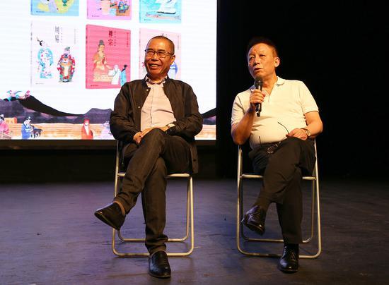易中天、胡永凯认真回答了现场读者的问题