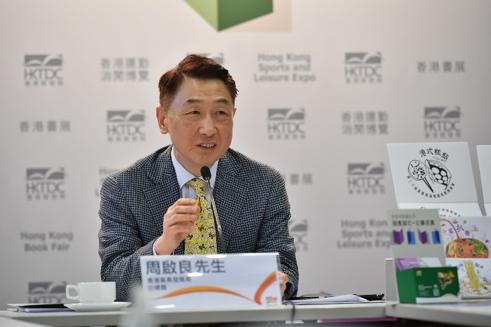 香港贸易发展局副总裁周启良表示,今届书展共吸引39个国家及地区、共686家参展商参展,场内还举办逾310场老少咸宜的文化活动,为大家带来更多种类的好书和多元化的文化体验。