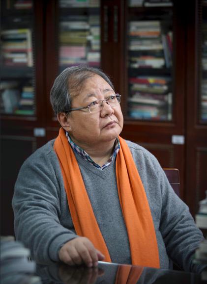 吉狄马加是中国当代最重要的诗人之一