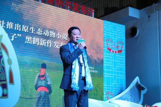 中少总社社长李学谦从多角度向大家推荐了黑鹤的经典作品
