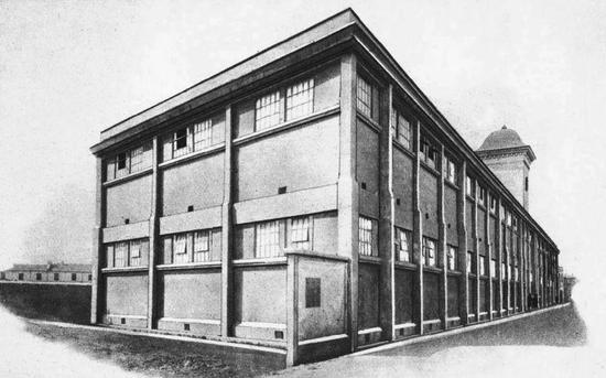 1923年,商务印书馆在闸北天通庵路设立第五印刷所。(摄于1926年)