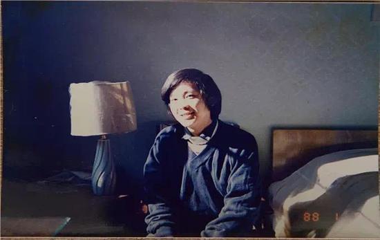 1988年11月,骆一禾在北京皂君庙家中