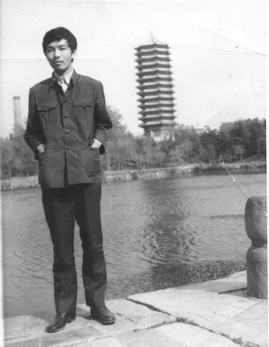 图二:当年在北大上学的刘震云