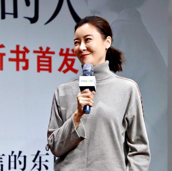 柯蓝说,她对外界的评价并不在意,更关注的是自己,是自己的心路历程或者个人成长