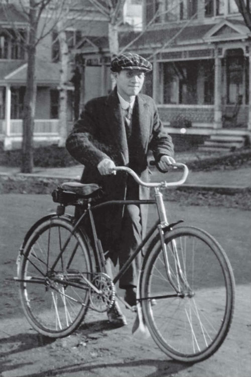 骑自行车的徐志摩