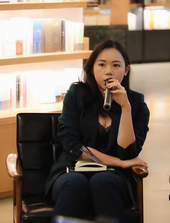 霍艳:阿特伍德写的不是日常女性的困惑,她写的是整个社会、整个时代的大的困惑
