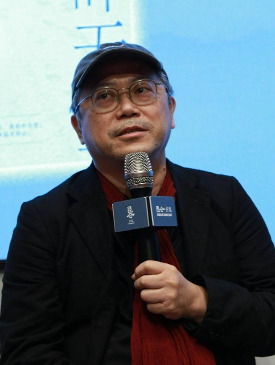 叶锦添:“严明吸引我的是,他能很准确地看到自己的维度。”