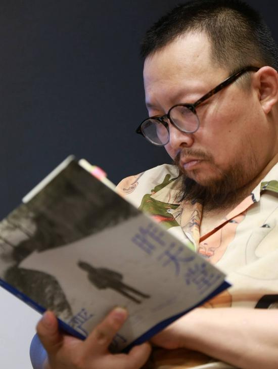 史航主持对谈活动