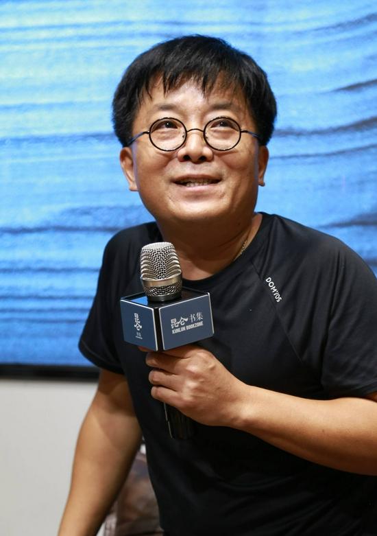 严明拍摄的作品总是带有强烈的个人风格