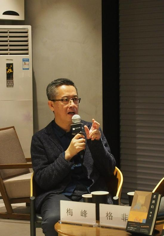 梅峰指出,从电影角度看,杨好曾经的学习训练在小说里留下了不一样的痕迹