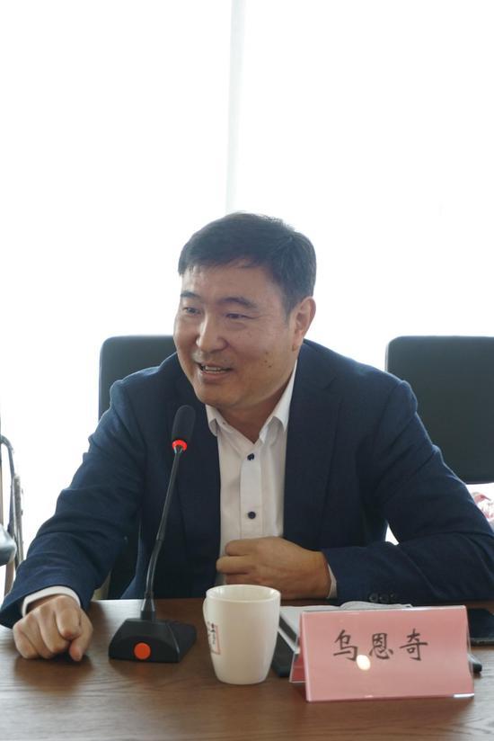 内蒙古自治区党委宣传部副部长、电影局局长乌恩奇