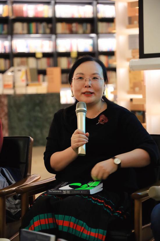 张莉:阿特伍德给我们同时代人作出了非常重要的一个榜样