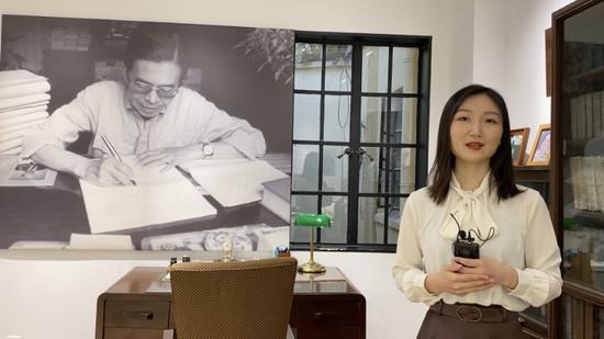 “回到文学现场,云游大家故居”系列节目走进草婴书房