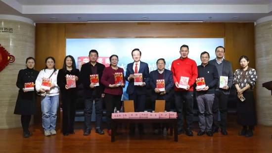 《中国冬奥》新书发布会嘉宾合影