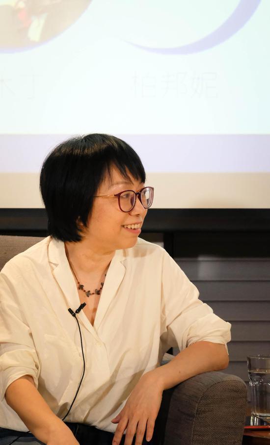 作家水木丁结合生活中的实例和亲身经历,深入浅出地解读了心理学家卡尔·荣格的经典《未发现的自我》
