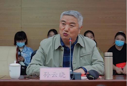 中国青少年研究中心家庭教育首席专家、教育家、作家孙云晓在发言