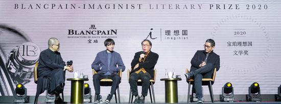 评委们在颁奖典礼的论坛上,讲解了自己对入围作品的观点