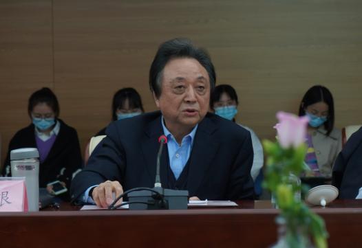 著名文学评论家王泉根在发言中